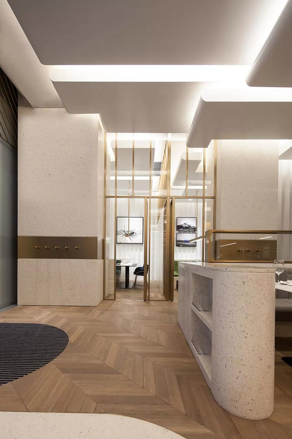 45° Natural wood-colored herringbone pattern