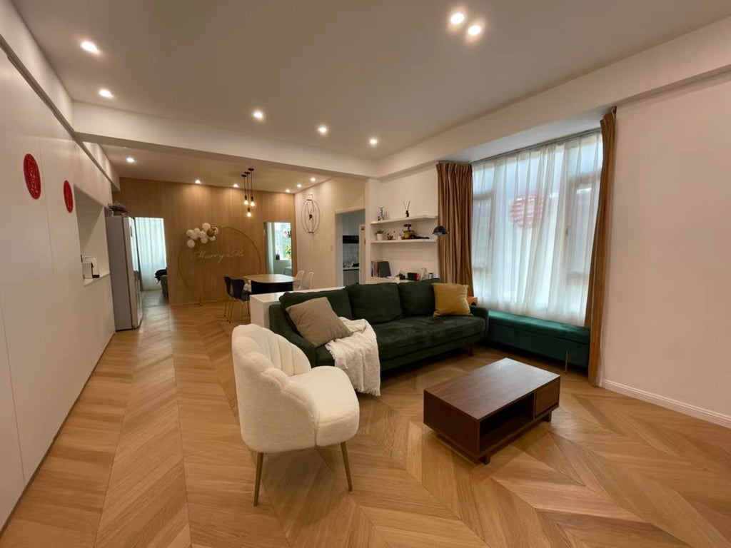 45° Natural wood-colored herringbone pattern