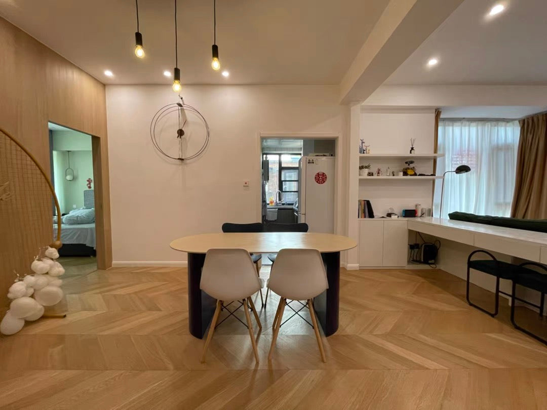 45° Natural wood-colored herringbone pattern
