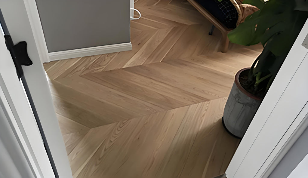 45° Natural wood-colored herringbone pattern